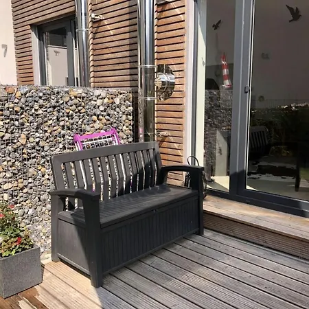 Strandburg Backbord Comfortable * Glowe