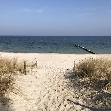 Strandburg Backbord Comfortable * Glowe