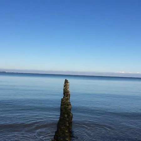 Strandburg Backbord Comfortable Nyaraló Glowe